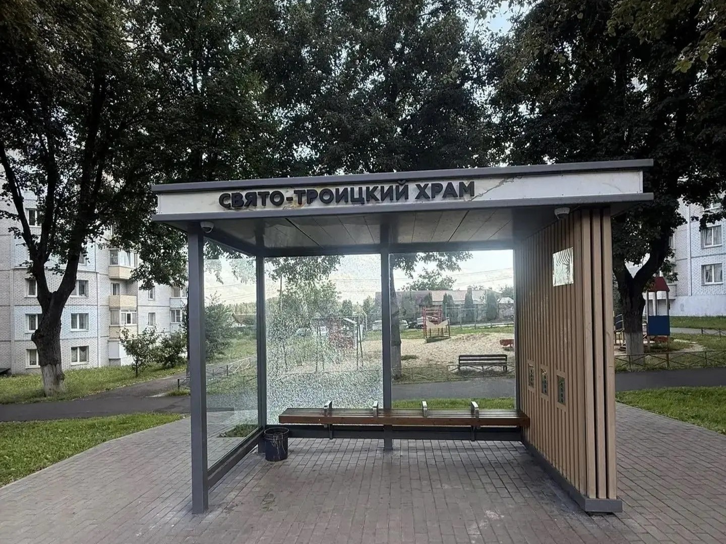 Вандализм на остановке: кто заплатит?.