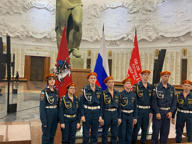 Ученики 9 «Г» кадетского класса МЧС школы № 8 города Железногорска стали призерами Всероссийского уровня, заняв II место в общем зачете.
